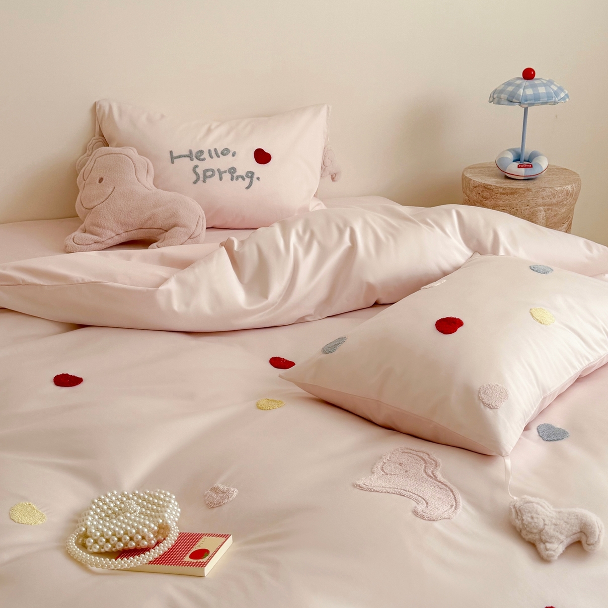 91家纺网 家纺一手货源 找家纺 鹿班家居 2026春夏新款100S长绒棉纯棉毛巾绣系列四件套-粉红小马 标准会员-20元 粉红小马-粉色