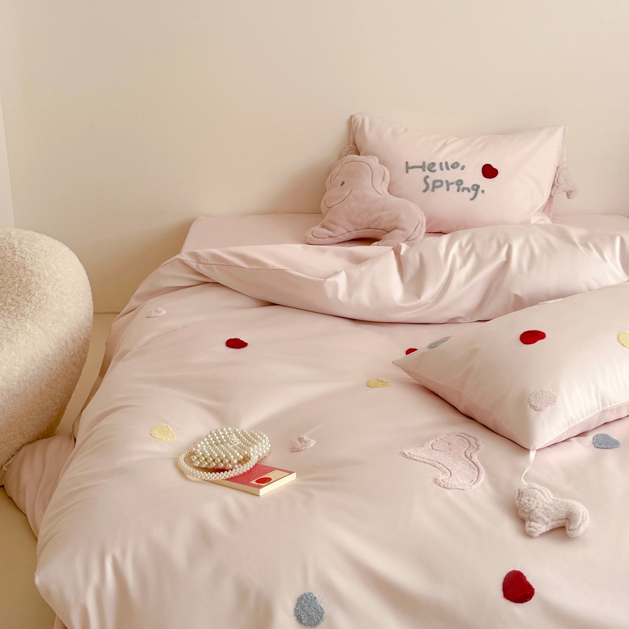 91家纺网 家纺一手货源 找家纺 鹿班家居 2026春夏新款100S长绒棉纯棉毛巾绣系列四件套-粉红小马 标准会员-20元 粉红小马-粉色