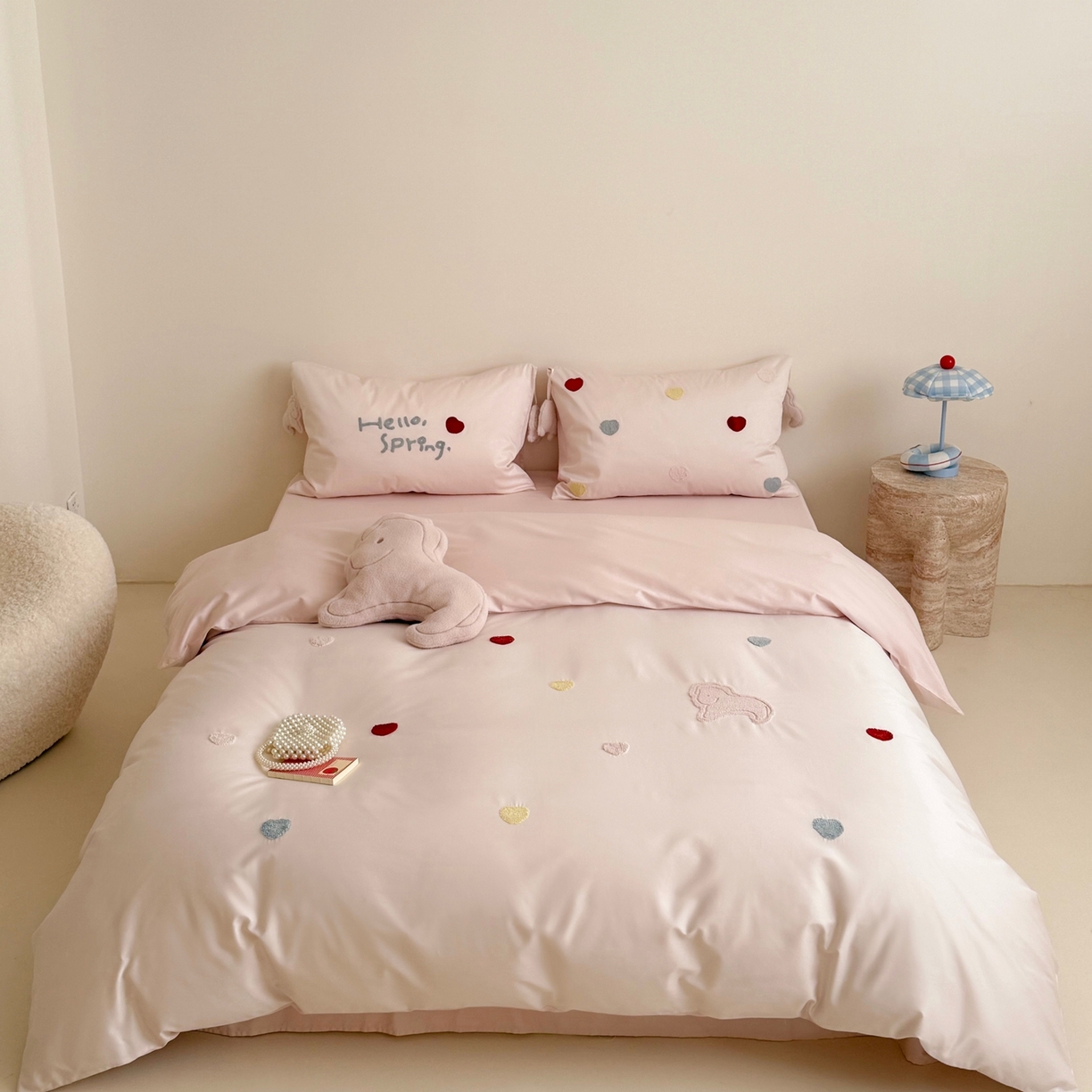 91家纺网 家纺一手货源 找家纺 鹿班家居 2026春夏新款100S长绒棉纯棉毛巾绣系列四件套-粉红小马 标准会员-20元 粉红小马-粉色