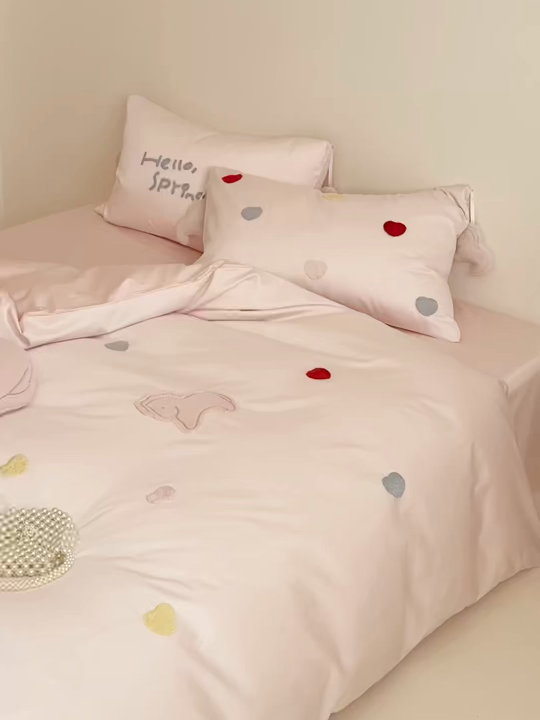 91家纺网 家纺一手货源 找家纺 鹿班家居 2026春夏新款100S长绒棉纯棉毛巾绣系列四件套-粉红小马 标准会员-20元 粉红小马-粉色