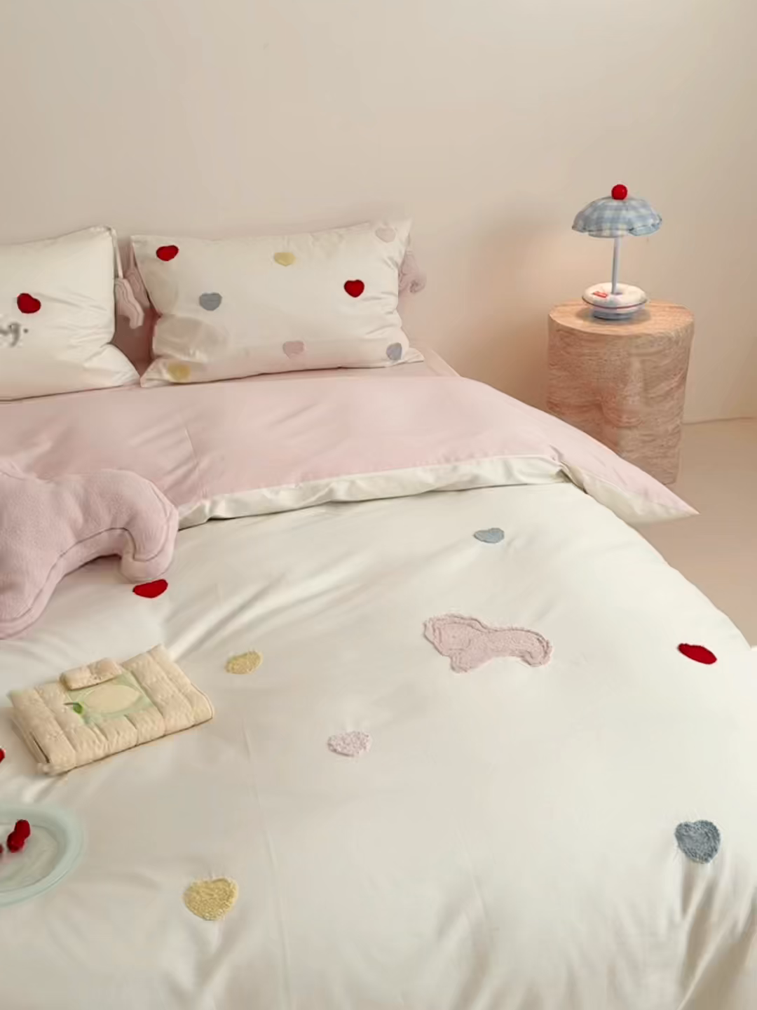 91家纺网 家纺一手货源 找家纺 鹿班家居 2026春夏新款100S长绒棉纯棉毛巾绣系列四件套-粉红小马 标准会员-20元 粉红小马-白色