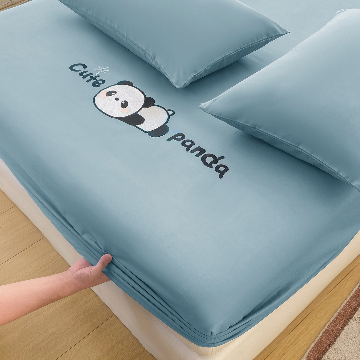 91家纺网 家纺一手货源 找家纺 恋人优选 2026新款爬爬熊刺绣全棉纯棉单床笠床笠单件（专版花型 盗版必究） 爬爬熊刺绣浅蓝