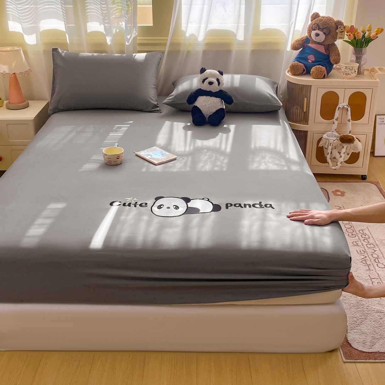 91家纺网 家纺一手货源 找家纺 恋人优选 2026新款爬爬熊刺绣全棉纯棉单床笠床笠单件（专版花型 盗版必究） 爬爬熊刺绣浅灰