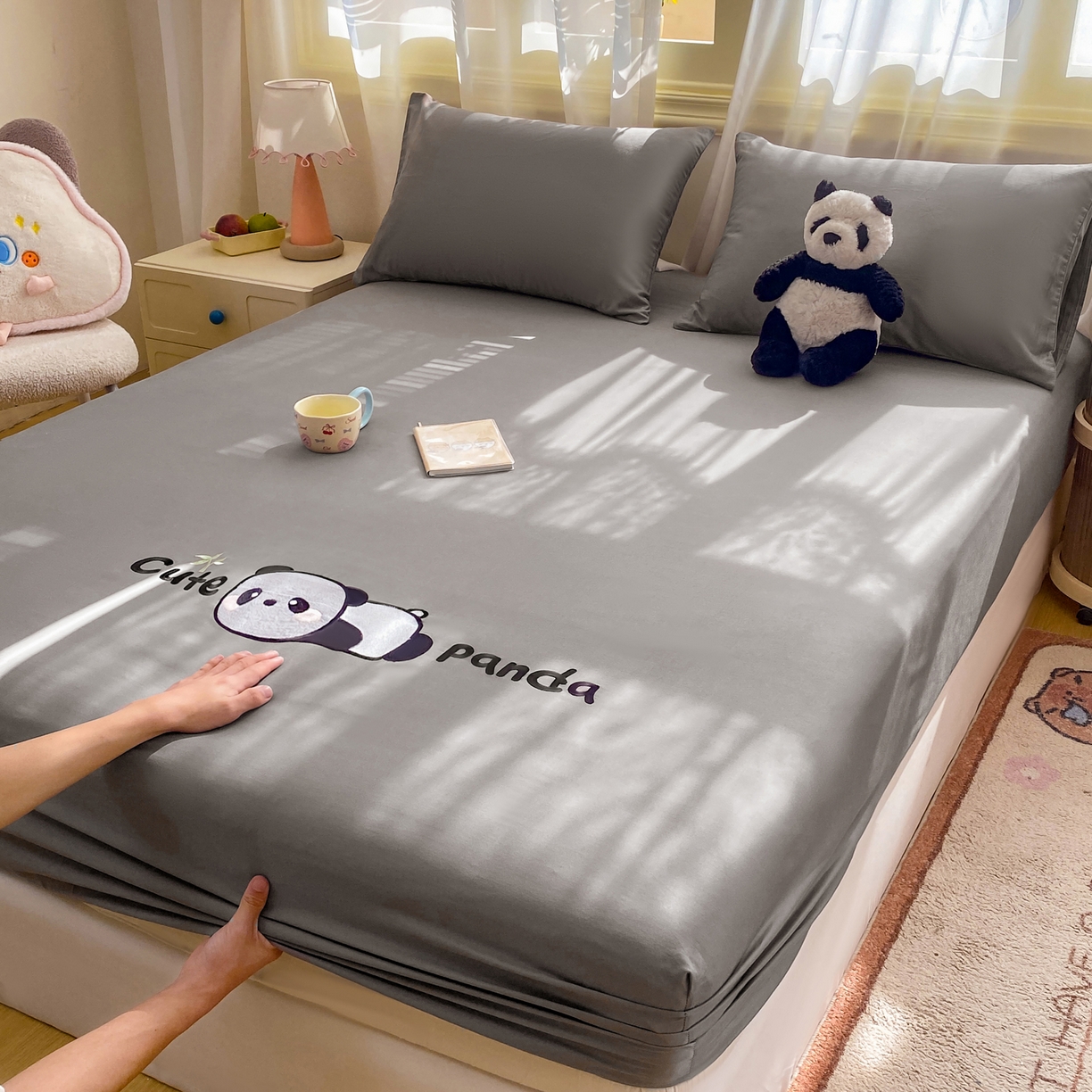 91家纺网 家纺一手货源 找家纺 恋人优选 2026新款爬爬熊刺绣全棉纯棉单床笠床笠单件（专版花型 盗版必究） 爬爬熊刺绣浅灰