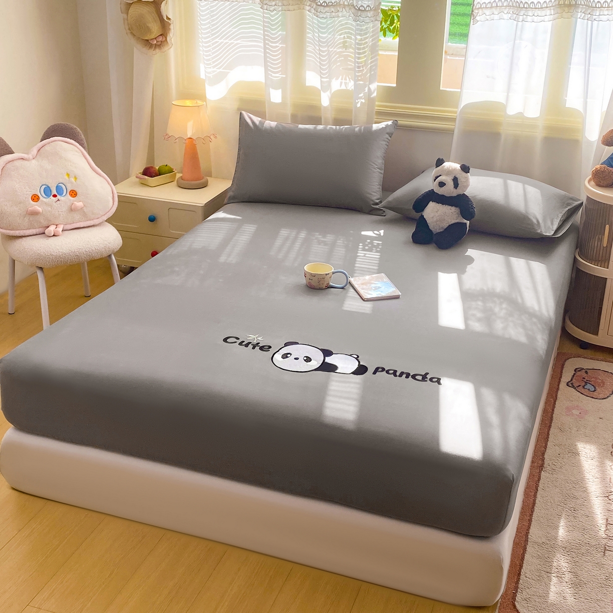 91家纺网 家纺一手货源 找家纺 恋人优选 2026新款爬爬熊刺绣全棉纯棉单床笠床笠单件（专版花型 盗版必究） 爬爬熊刺绣浅灰