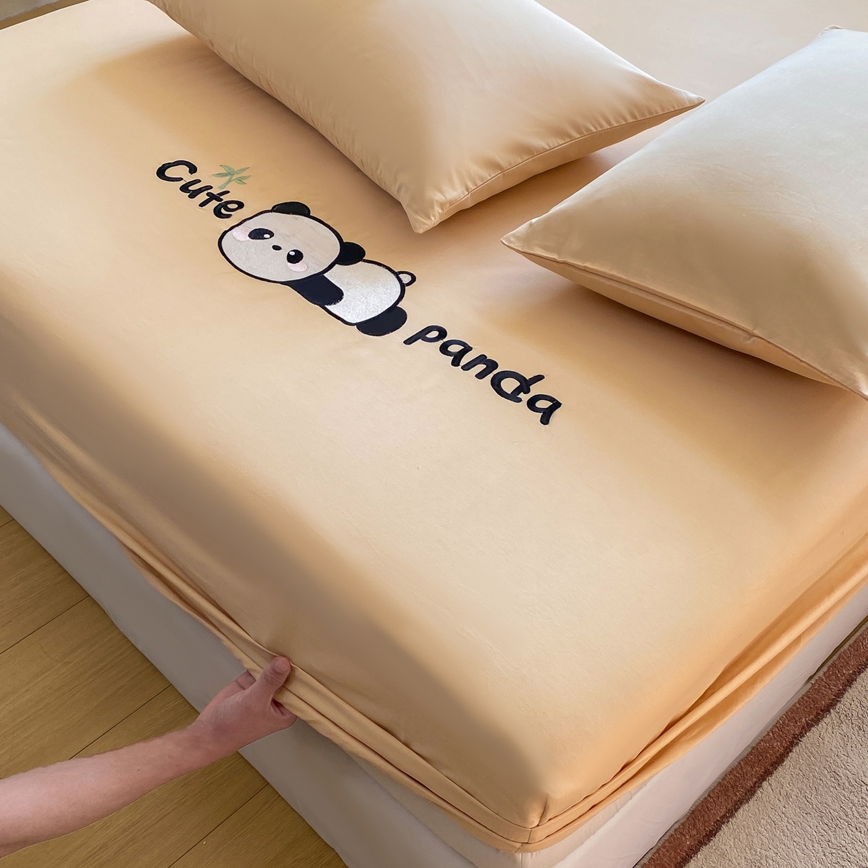 91家纺网 家纺一手货源 找家纺 恋人优选 2026新款爬爬熊刺绣全棉纯棉单床笠床笠单件（专版花型 盗版必究） 爬爬熊刺绣米色