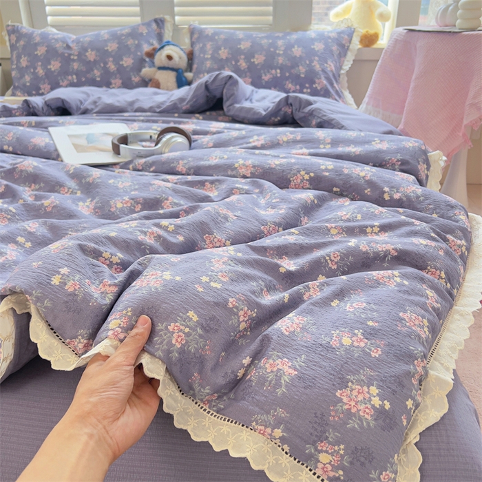 91家纺网 家纺一手货源 找家纺 壹号库家纺 2026新款云感木棉皱皱纱双层纱四件套-全棉花边款 豆蔻