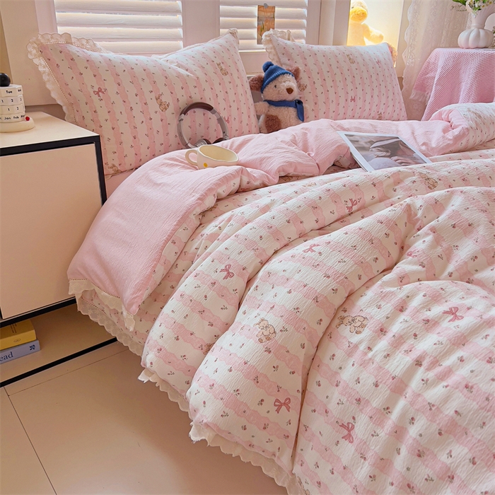 91家纺网 家纺一手货源 找家纺 壹号库家纺 2026新款云感木棉皱皱纱双层纱四件套-全棉花边款 蕾丝小兔