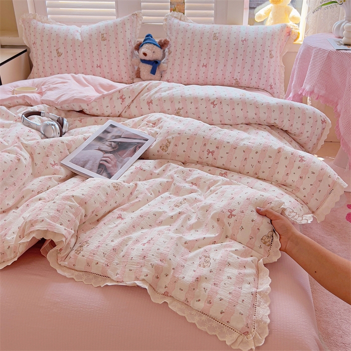 91家纺网 家纺一手货源 找家纺 壹号库家纺 2026新款云感木棉皱皱纱双层纱四件套-全棉花边款 蕾丝小兔