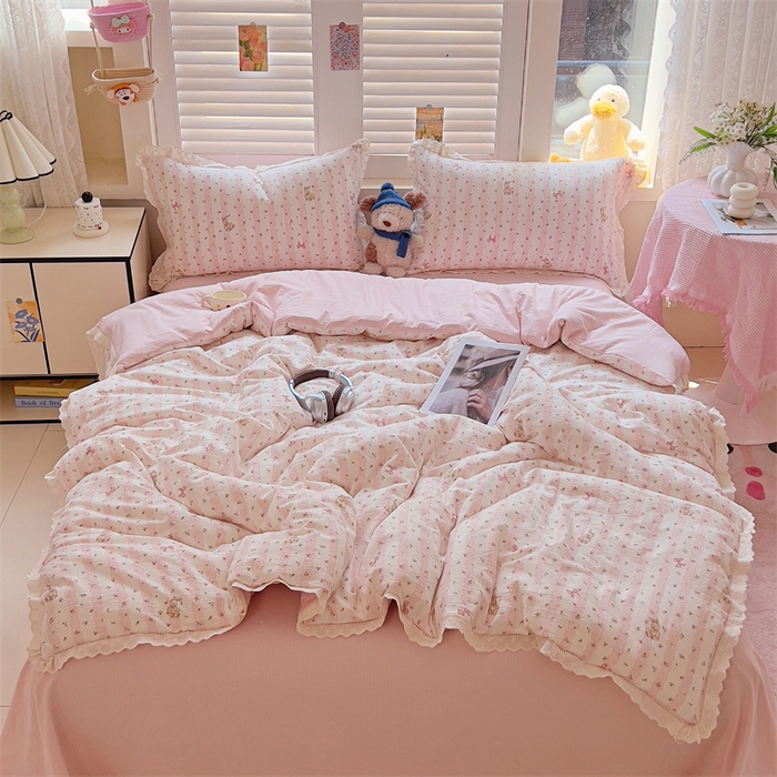 91家纺网 家纺一手货源 找家纺 壹号库家纺 2026新款云感木棉皱皱纱双层纱四件套-全棉花边款 蕾丝小兔