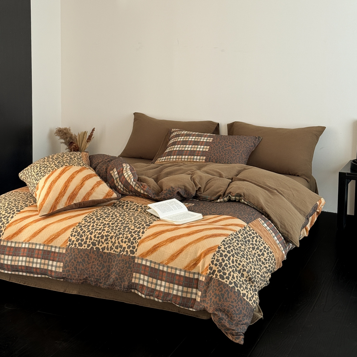 91家纺网 家纺一手货源 找家纺 山舍家居 2026新款全棉纯棉双层皱皱纱四件套 豹你入怀