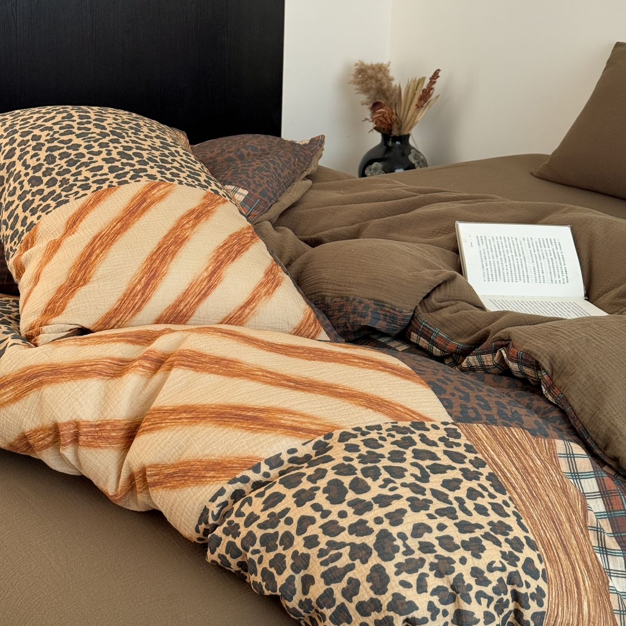 91家纺网 家纺一手货源 找家纺 山舍家居 2026新款全棉纯棉双层皱皱纱四件套 豹你入怀