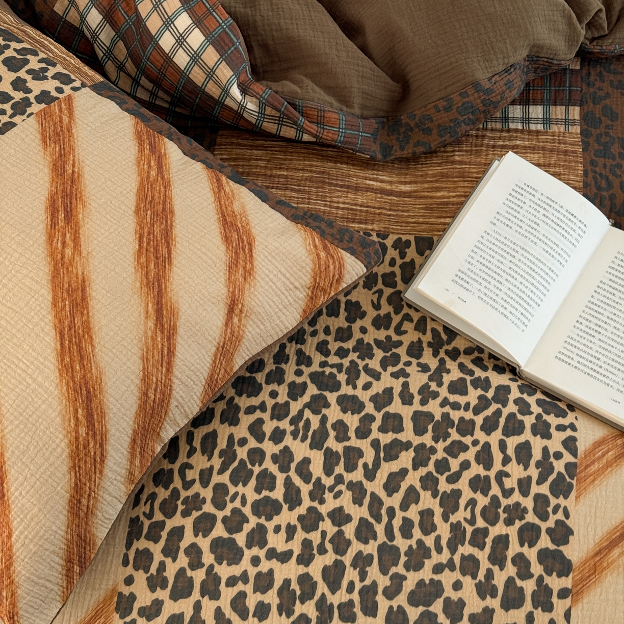 91家纺网 家纺一手货源 找家纺 山舍家居 2026新款全棉纯棉双层皱皱纱四件套 豹你入怀