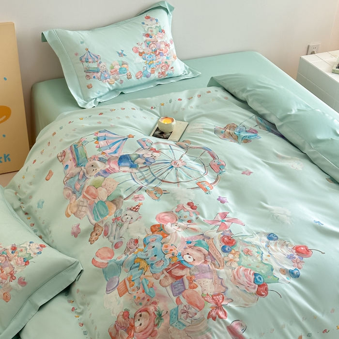 91家纺网 家纺一手货源 找家纺 禾时 2026新款全棉数码手绘油画卡通四件套 甜趣乐园（绿）