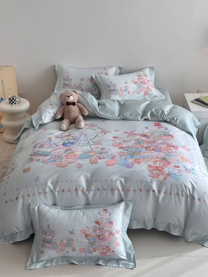 91家纺网 家纺一手货源 找家纺 禾时 2026新款全棉数码手绘油画卡通四件套 甜趣乐园（绿）