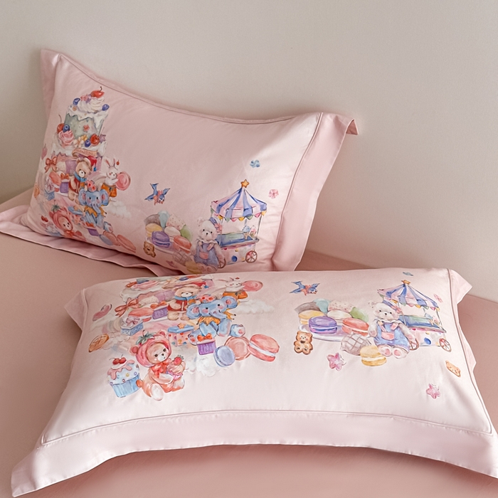91家纺网 家纺一手货源 找家纺 禾时 2026新款全棉数码手绘油画卡通四件套 甜趣乐园（粉）
