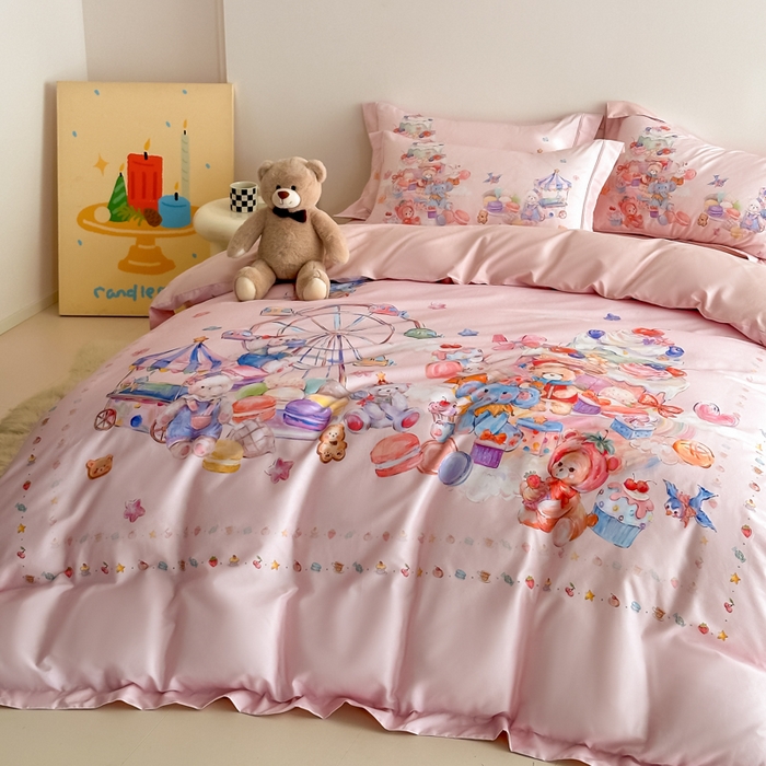 91家纺网 家纺一手货源 找家纺 禾时 2026新款全棉数码手绘油画卡通四件套 甜趣乐园（粉）