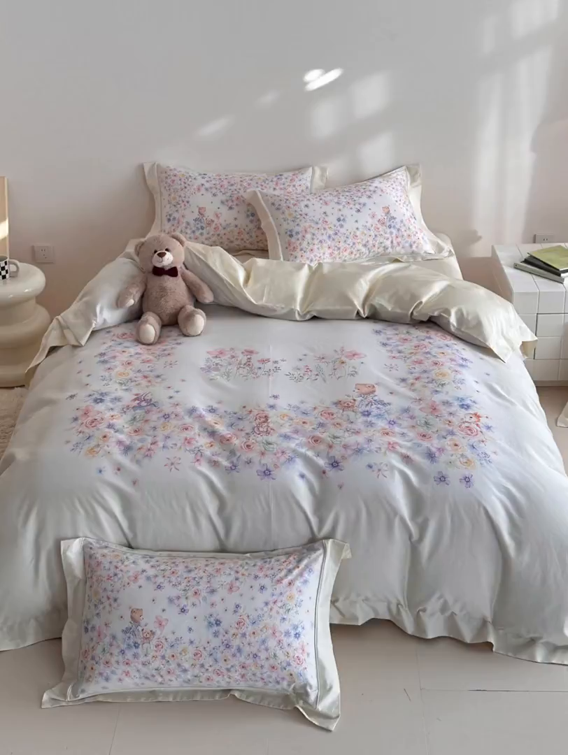 91家纺网 家纺一手货源 找家纺 禾时 2026新款全棉数码手绘油画卡通四件套 花漾熊趣（绿）