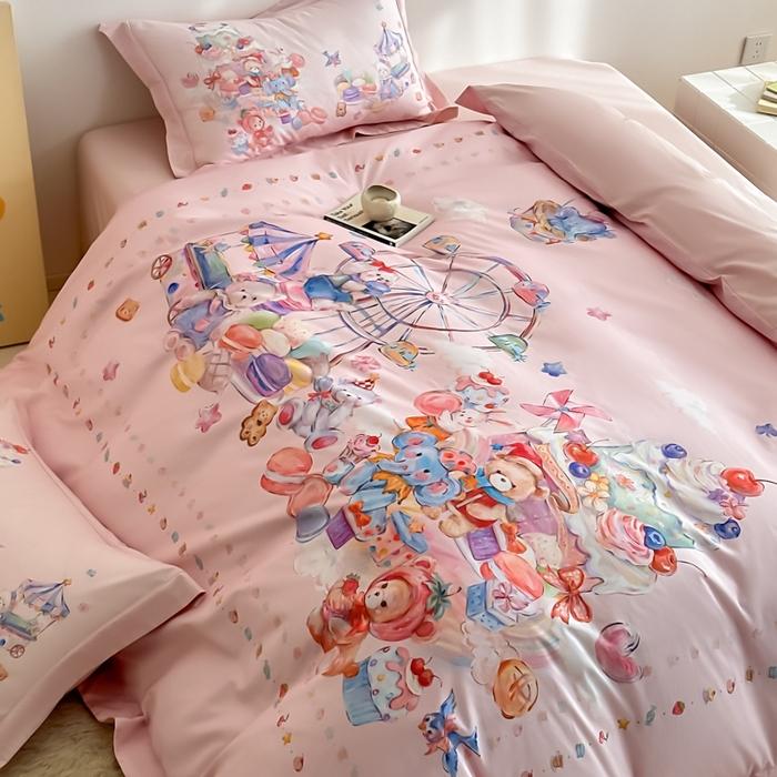 91家纺网 家纺一手货源 找家纺 禾时 2026新款全棉数码手绘油画卡通四件套 甜趣乐园（粉）