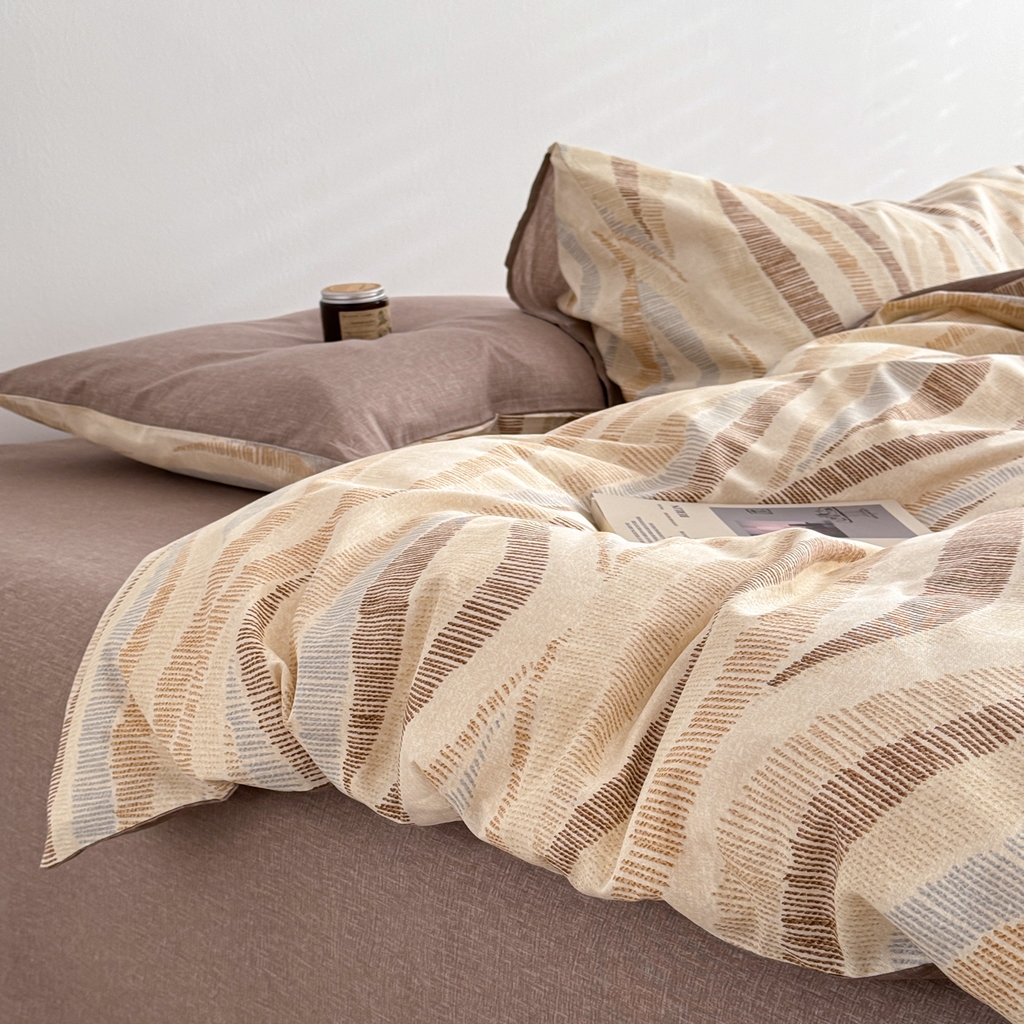 91家纺网 家纺一手货源 找家纺 简宜家居（朝初家纺） 2026新款12868全棉简约纯棉四件套 素色浪线