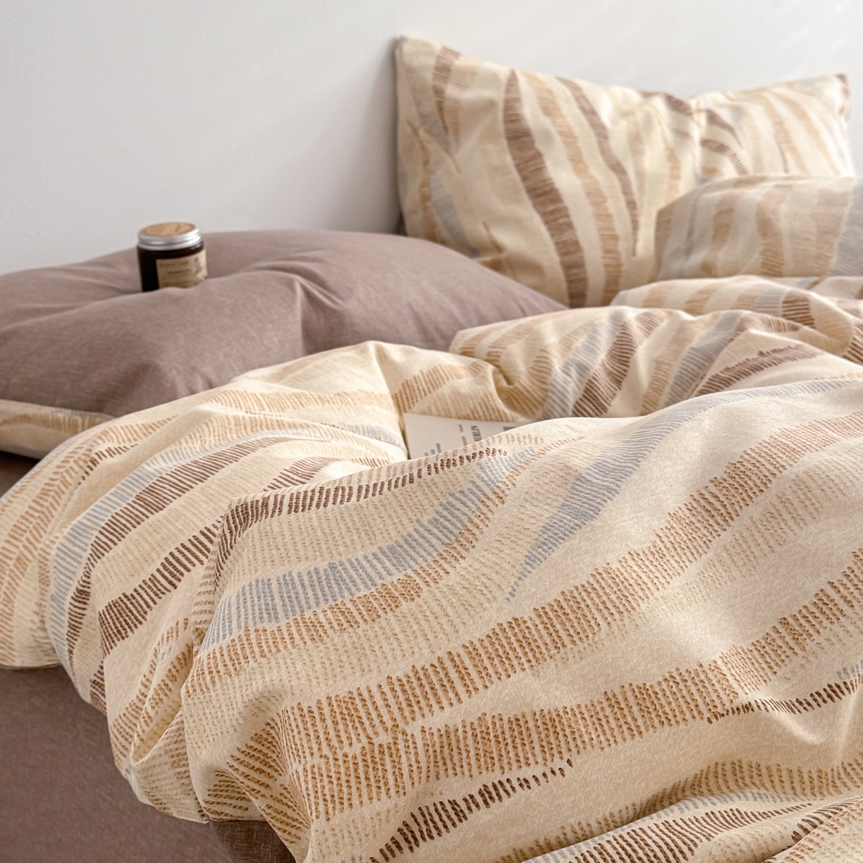 91家纺网 家纺一手货源 找家纺 简宜家居（朝初家纺） 2026新款12868全棉简约纯棉四件套 素色浪线