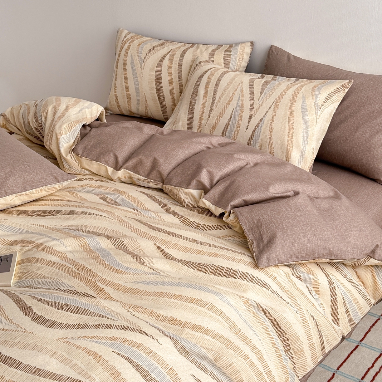 91家纺网 家纺一手货源 找家纺 简宜家居（朝初家纺） 2026新款12868全棉简约纯棉四件套 素色浪线