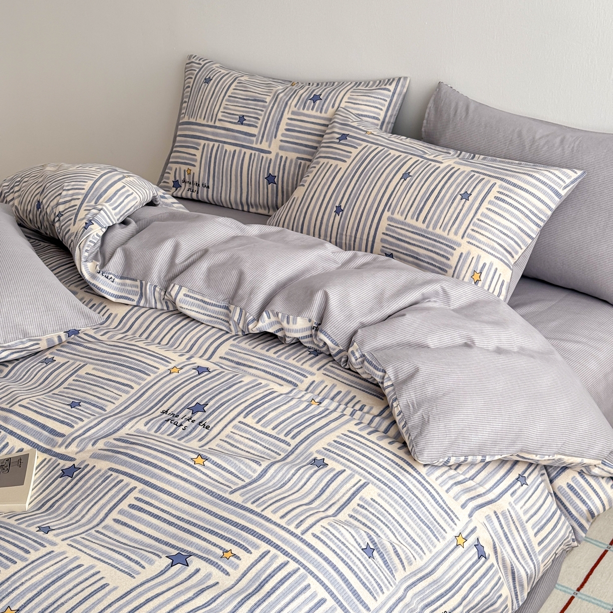 91家纺网 家纺一手货源 找家纺 简宜家居（朝初家纺） 2026新款12868全棉简约纯棉四件套 星落灰条