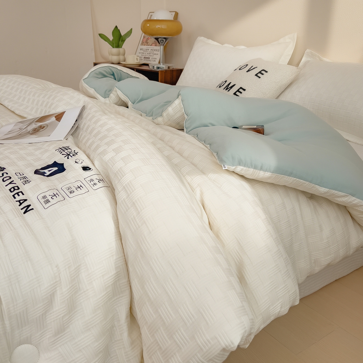 91家纺网 家纺一手货源 找家纺 好尚居 2026新款烫画华夫格冬被 双拼款☀白拼浅蓝