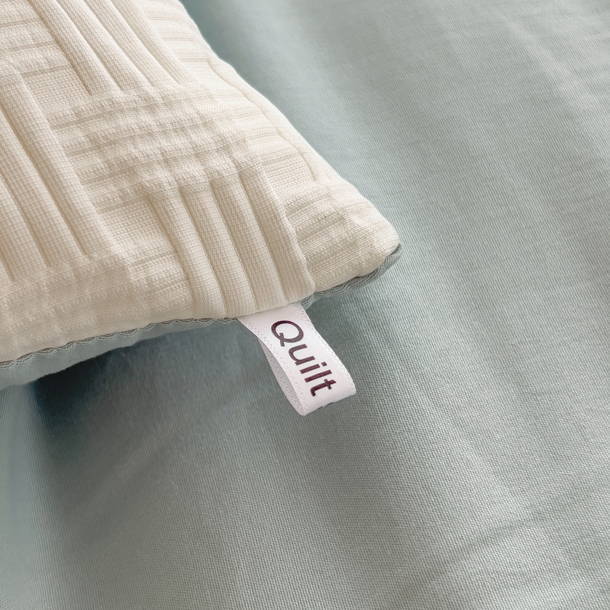 91家纺网 家纺一手货源 找家纺 好尚居 2026新款烫画华夫格冬被 双拼款☀白拼浅蓝