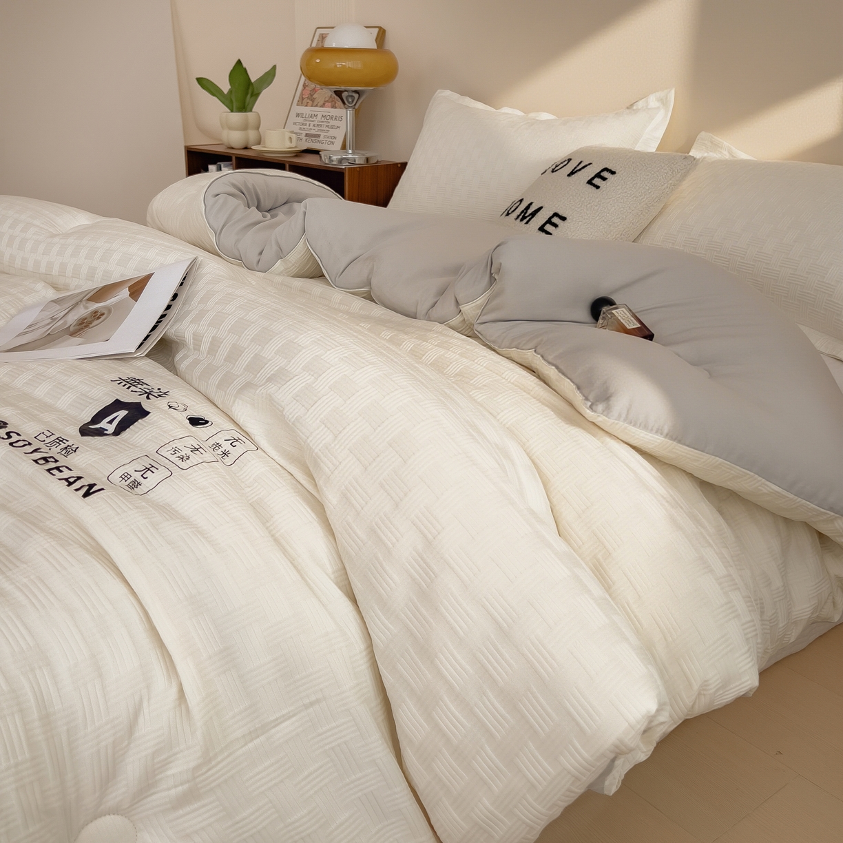 91家纺网 家纺一手货源 找家纺 好尚居 2026新款烫画华夫格冬被 双拼款☀白拼浅灰