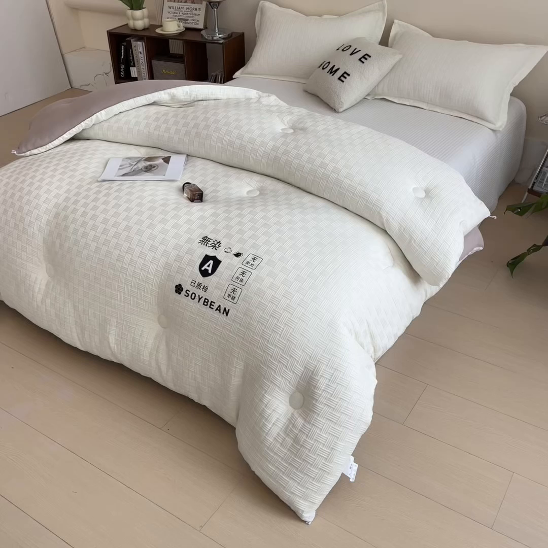 91家纺网 家纺一手货源 找家纺 好尚居 2026新款烫画华夫格冬被 双拼款☀白拼卡其