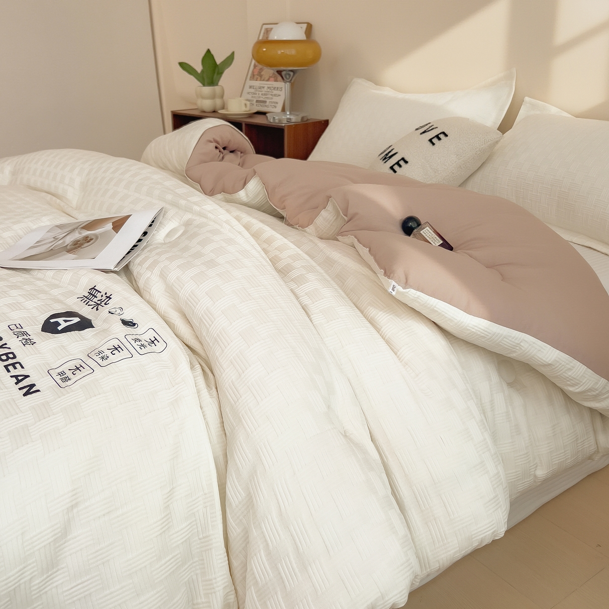 91家纺网 家纺一手货源 找家纺 好尚居 2026新款烫画华夫格冬被 双拼款☀白拼卡其