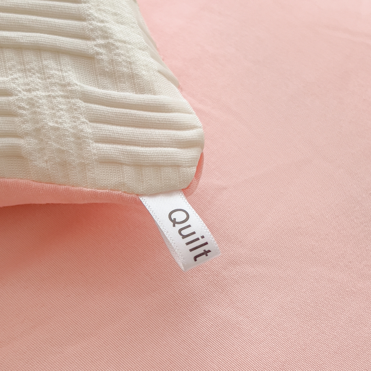 91家纺网 家纺一手货源 找家纺 好尚居 2026新款烫画华夫格冬被 双拼款☀白拼粉色