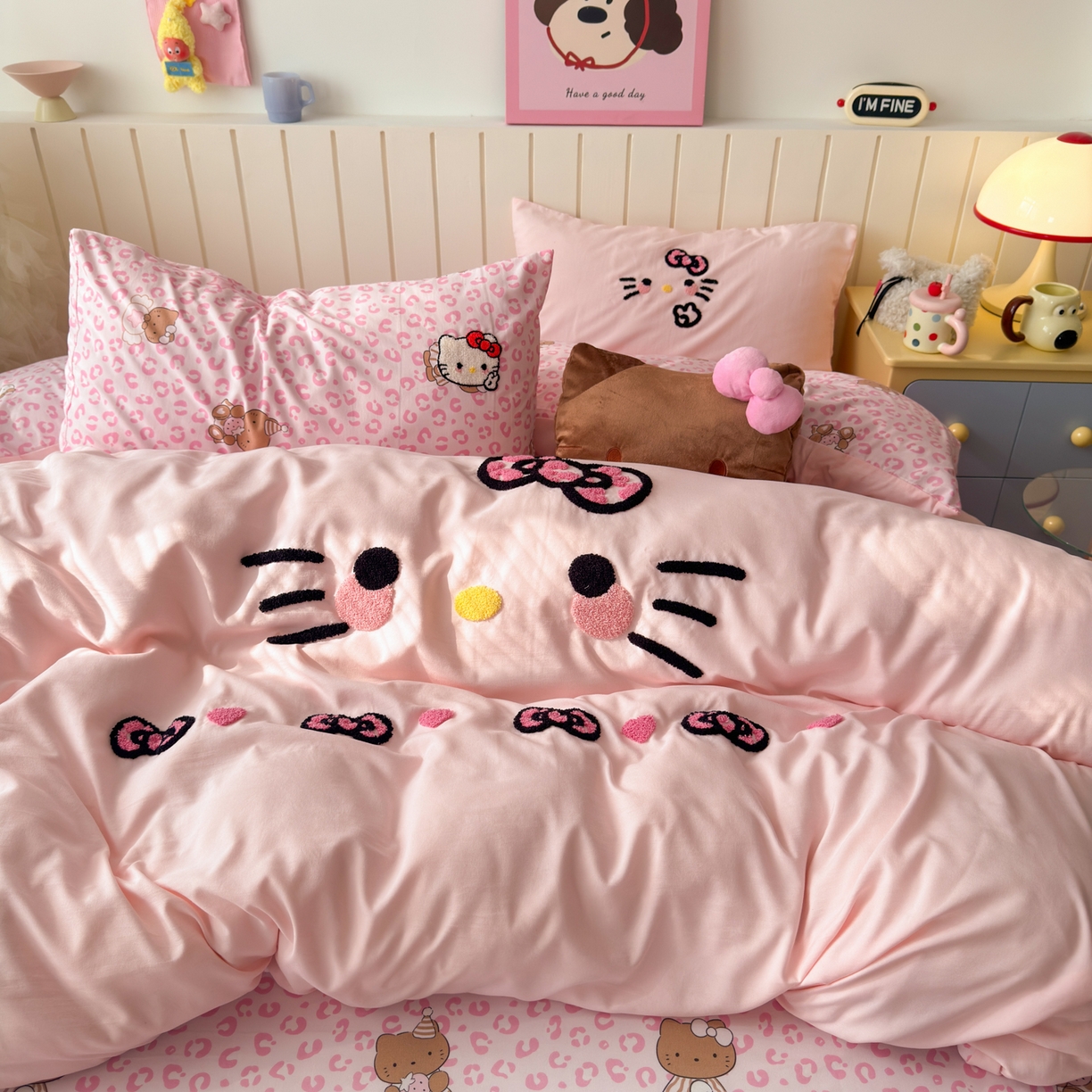 91家纺网 家纺一手货源 找家纺 一霖家纺 2026新款云朵棉毛巾绣小清新猫咪系列四件套 可爱猫咪粉