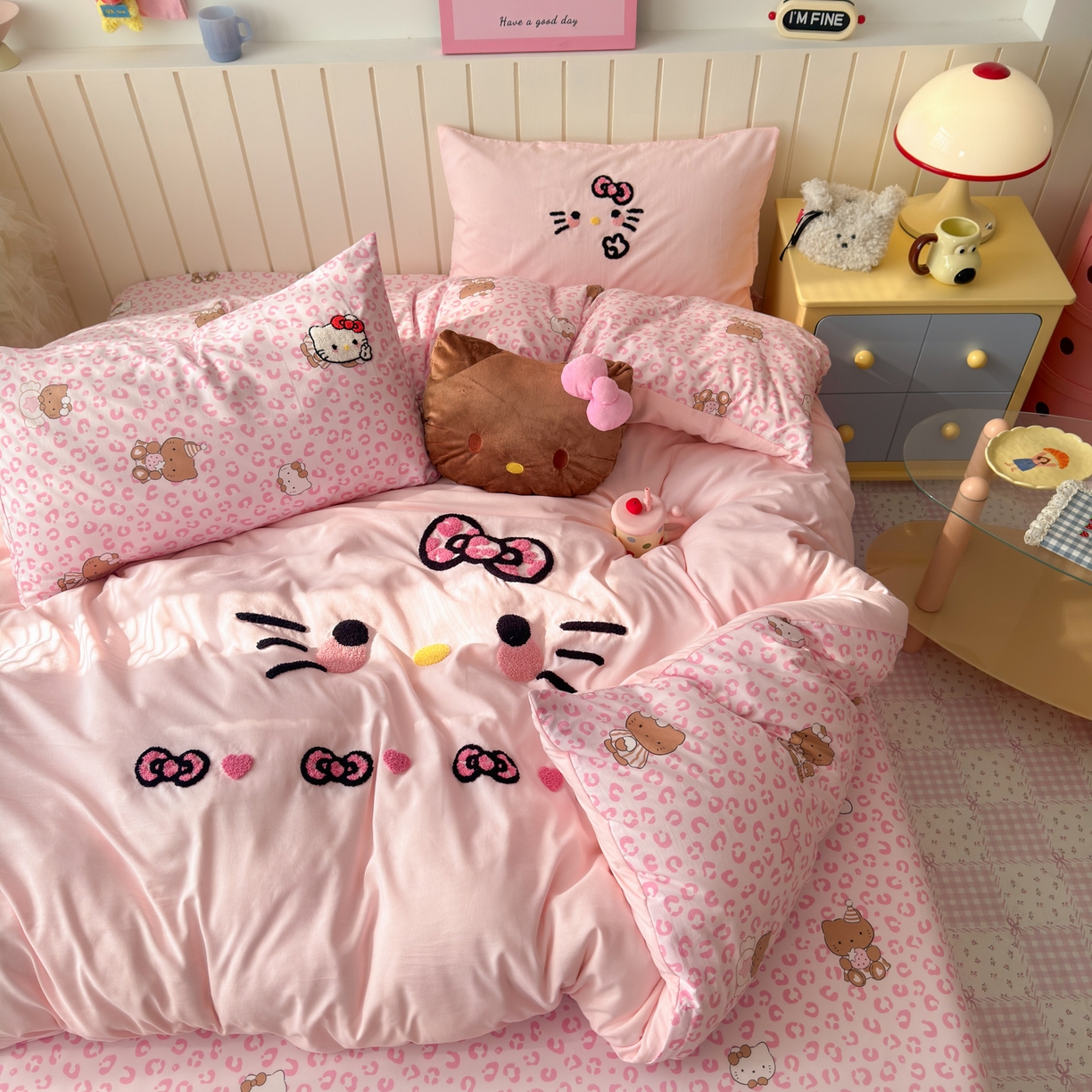 91家纺网 家纺一手货源 找家纺 一霖家纺 2026新款云朵棉毛巾绣小清新猫咪系列四件套 可爱猫咪粉