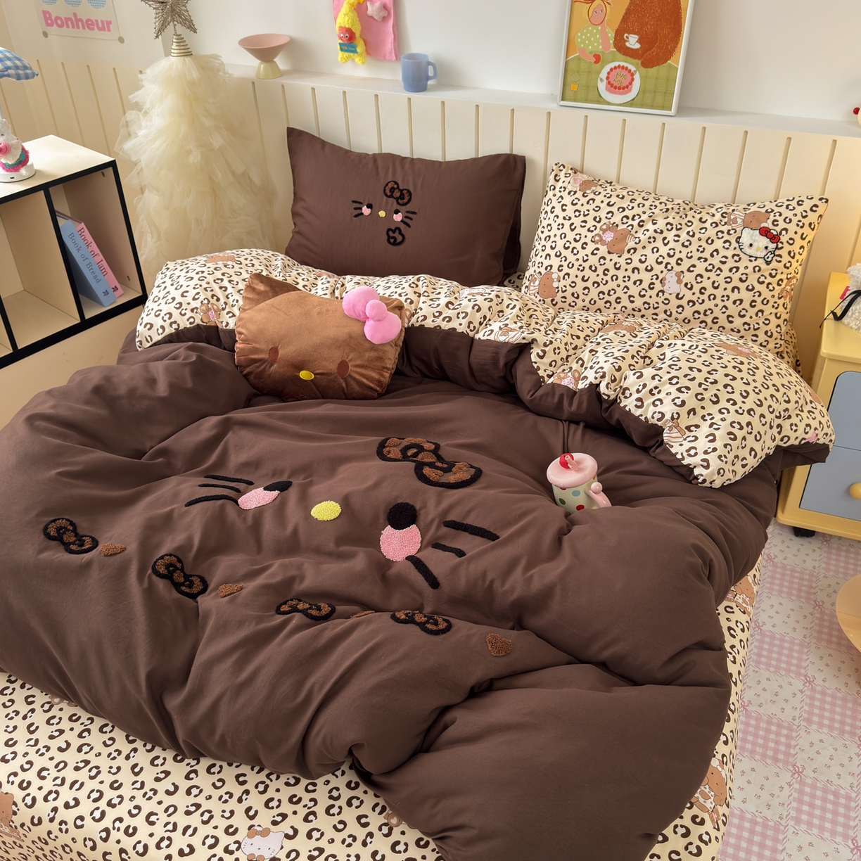 91家纺网 家纺一手货源 找家纺 一霖家纺 2026新款云朵棉毛巾绣小清新猫咪系列四件套 可爱猫咪咖