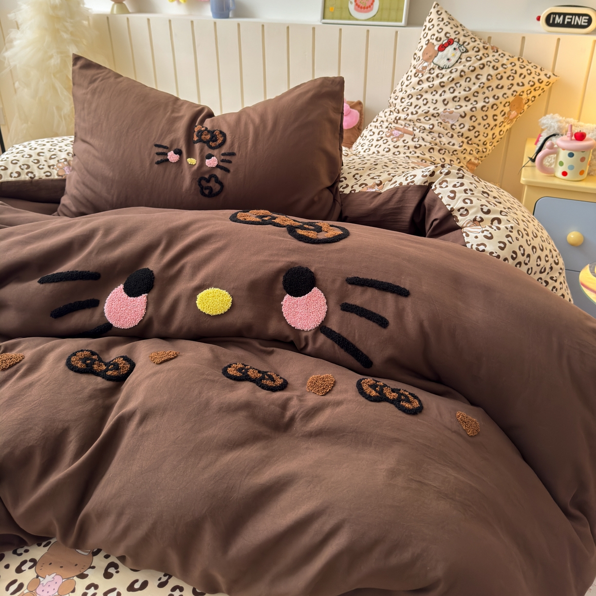 91家纺网 家纺一手货源 找家纺 一霖家纺 2026新款云朵棉毛巾绣小清新猫咪系列四件套 可爱猫咪咖