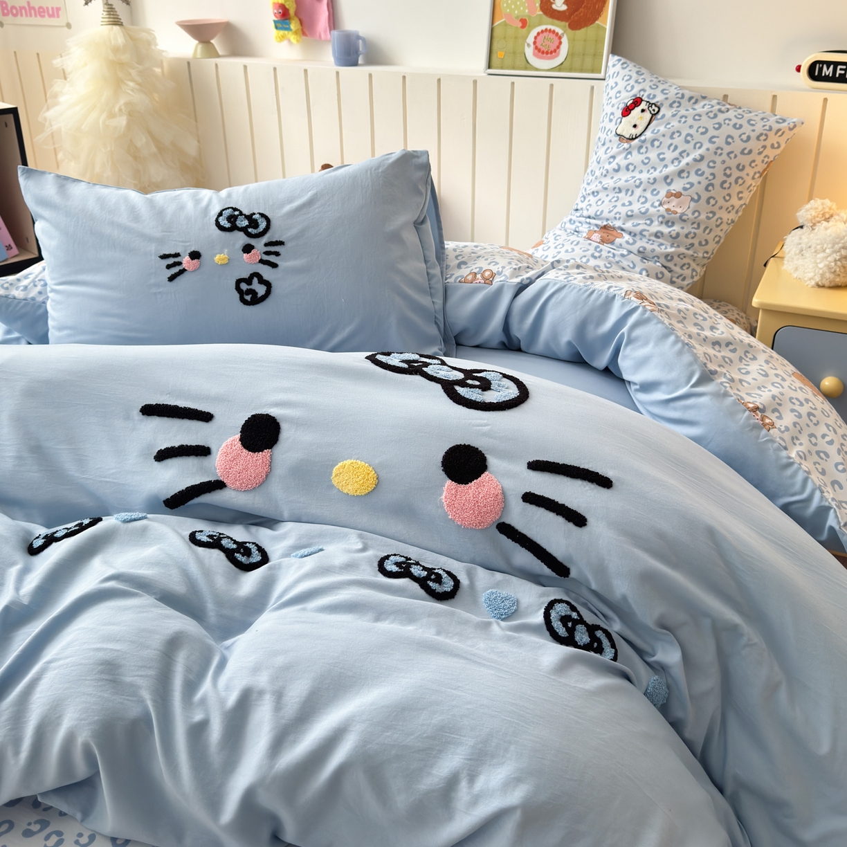 91家纺网 家纺一手货源 找家纺 一霖家纺 2026新款云朵棉毛巾绣小清新猫咪系列四件套 可爱猫咪蓝