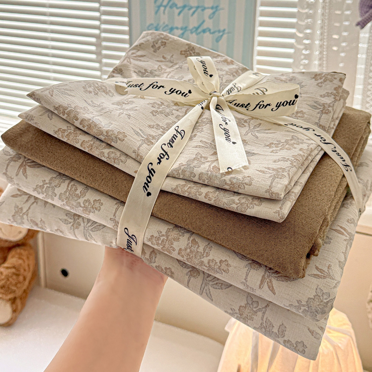 91家纺网 家纺一手货源 找家纺 名品家纺 2026新款软糯小露麻棉麻棉纱四件套 提供买家秀 暖棕花笺