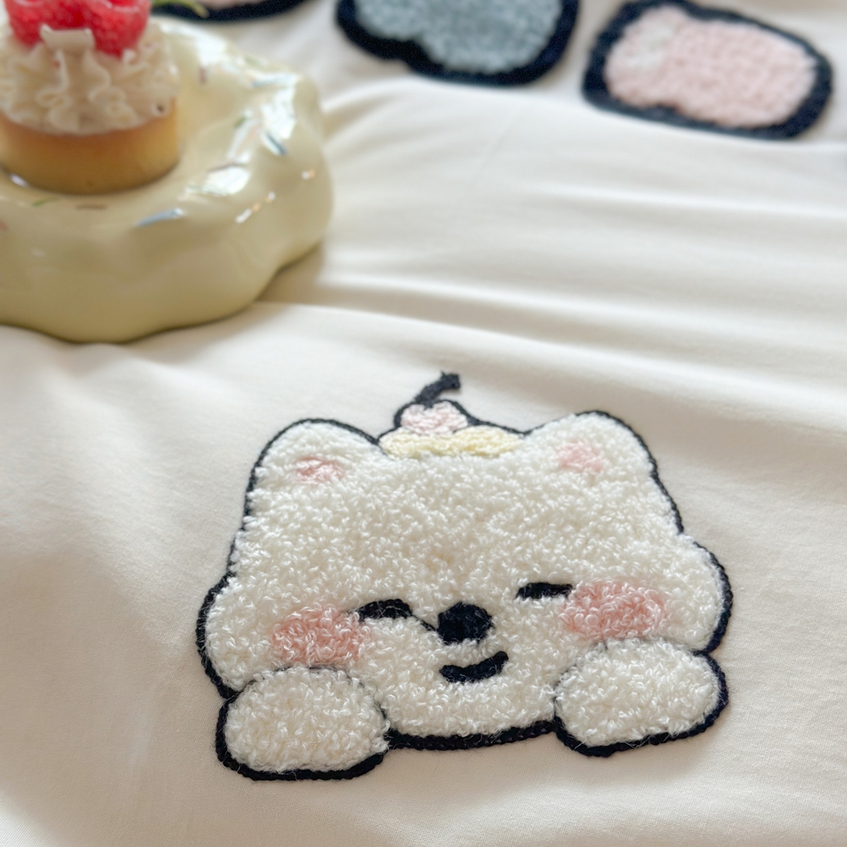 91家纺网 家纺一手货源 找家纺 丽涵家纺 2026新款50S全棉纯棉水洗棉毛巾绣花四件套幸运圣诞 可爱小狗-浅粉