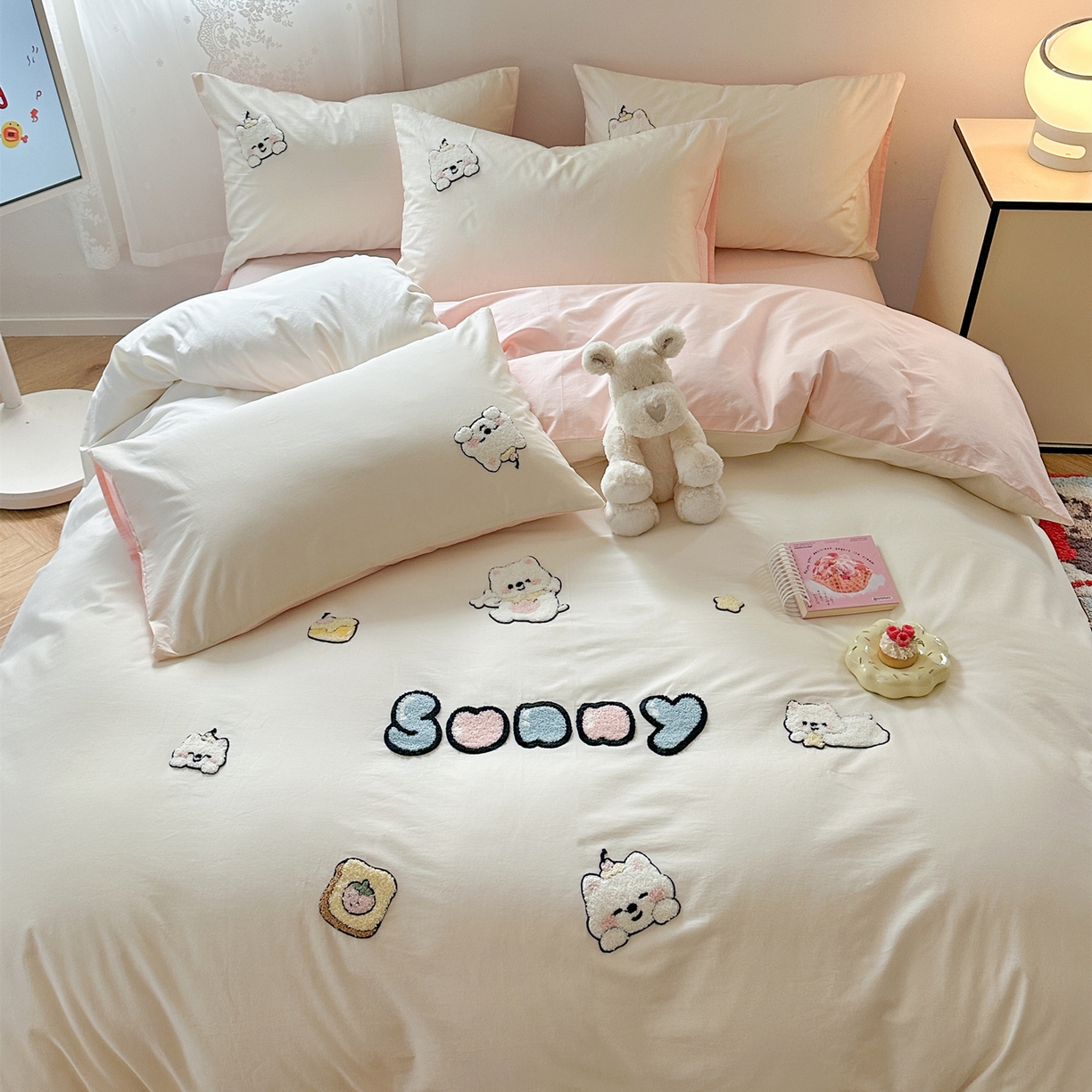 91家纺网 家纺一手货源 找家纺 丽涵家纺 2026新款50S全棉纯棉水洗棉毛巾绣花四件套幸运圣诞 可爱小狗-浅粉