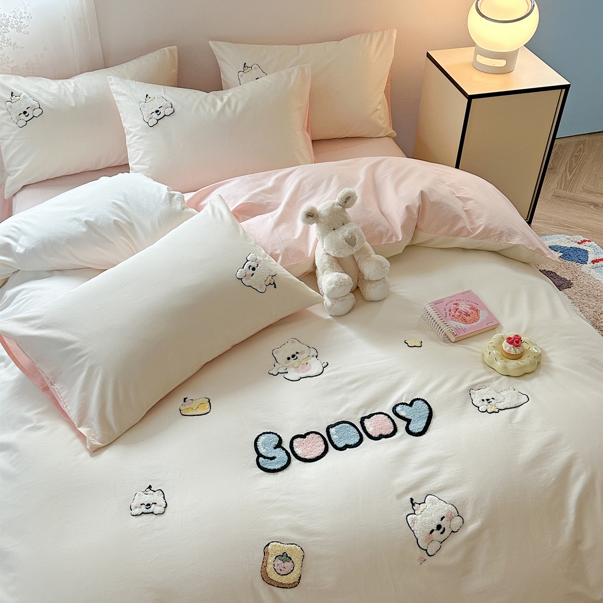 91家纺网 家纺一手货源 找家纺 丽涵家纺 2026新款50S全棉纯棉水洗棉毛巾绣花四件套幸运圣诞 可爱小狗-浅粉