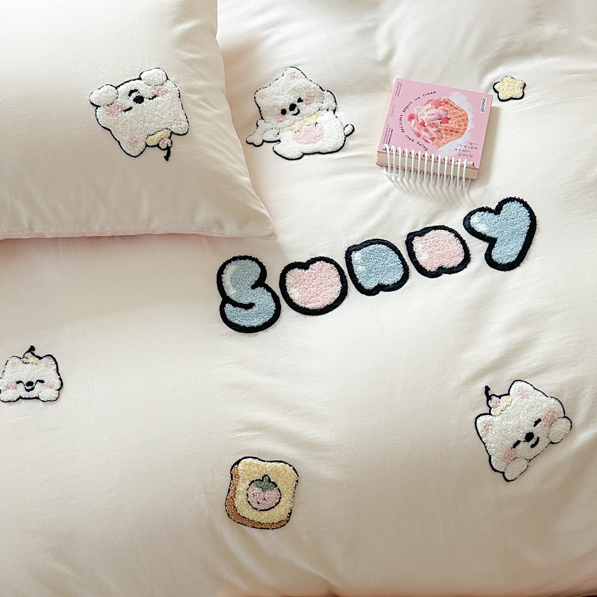 91家纺网 家纺一手货源 找家纺 丽涵家纺 2026新款50S全棉纯棉水洗棉毛巾绣花四件套幸运圣诞 可爱小狗-浅粉