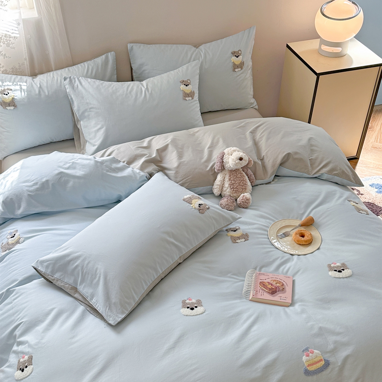 91家纺网 家纺一手货源 找家纺 丽涵家纺 2026新款50S全棉纯棉水洗棉毛巾绣花四件套幸运圣诞 小狗派对