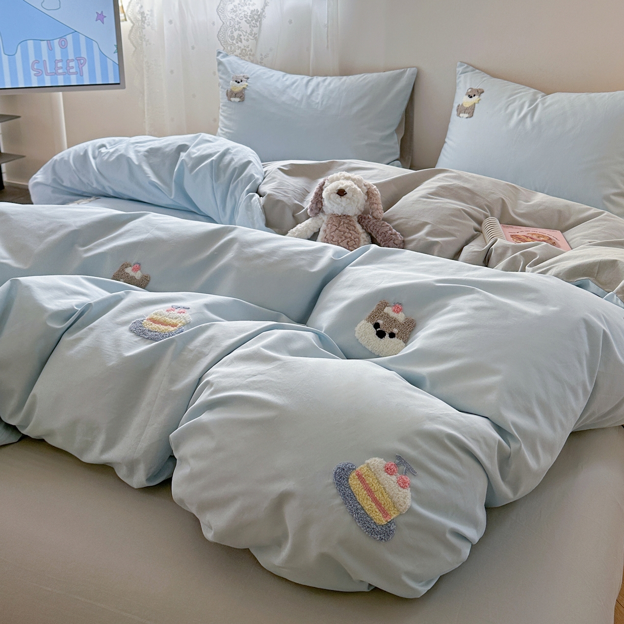 91家纺网 家纺一手货源 找家纺 丽涵家纺 2026新款50S全棉纯棉水洗棉毛巾绣花四件套幸运圣诞 小狗派对