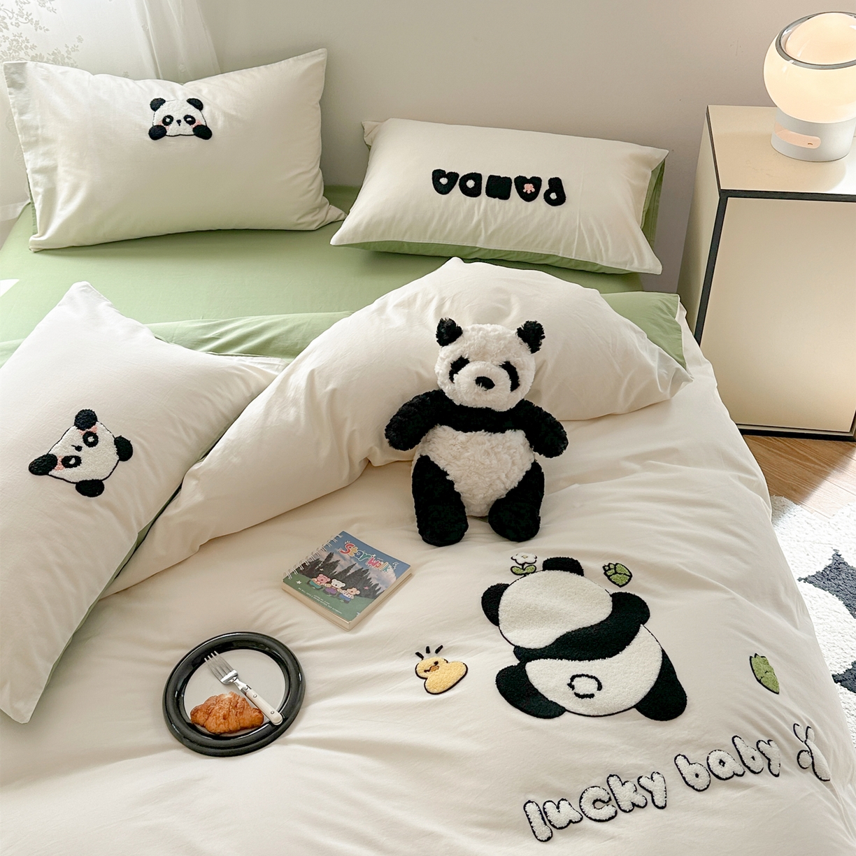 91家纺网 家纺一手货源 找家纺 丽涵家纺 2026新款50S全棉纯棉水洗棉毛巾绣花四件套幸运圣诞 熊猫嘟嘟