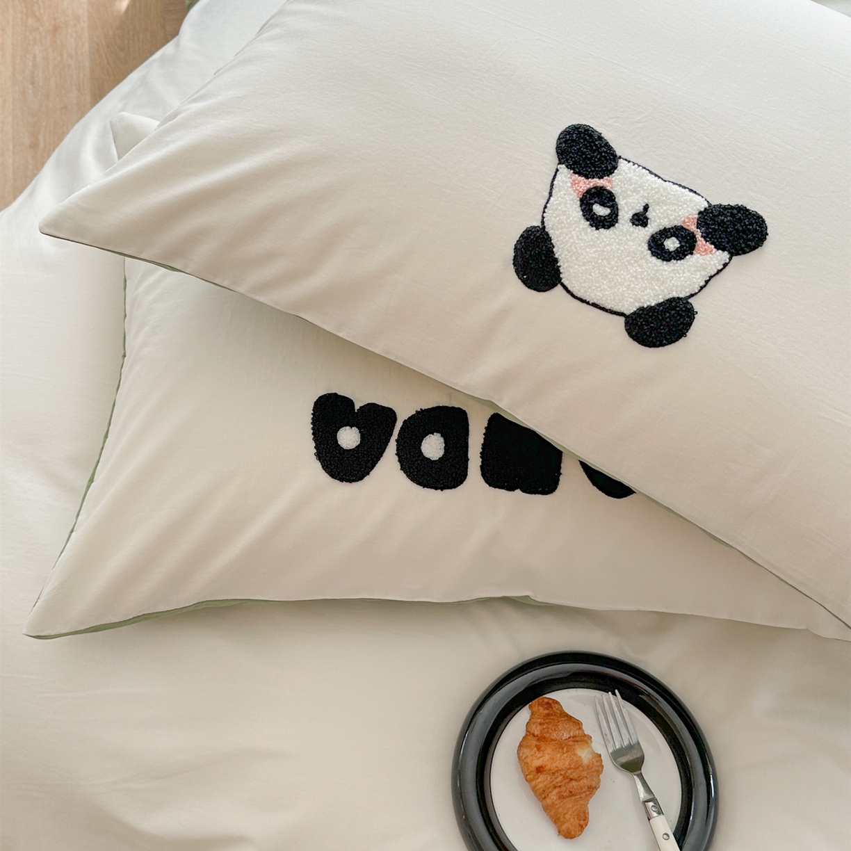 91家纺网 家纺一手货源 找家纺 丽涵家纺 2026新款50S全棉纯棉水洗棉毛巾绣花四件套幸运圣诞 熊猫嘟嘟