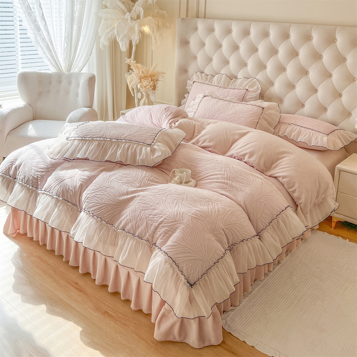 91家纺网 家纺一手货源 找家纺 （总）满座家居 2025爆款230克高克重雕花牛奶绒床盖四件套 