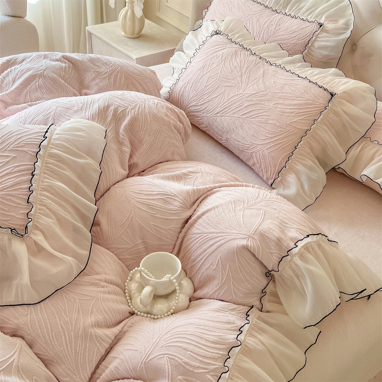 91家纺网 家纺一手货源 找家纺 （总）满座家居 2025爆款230克高克重雕花牛奶绒床盖四件套 