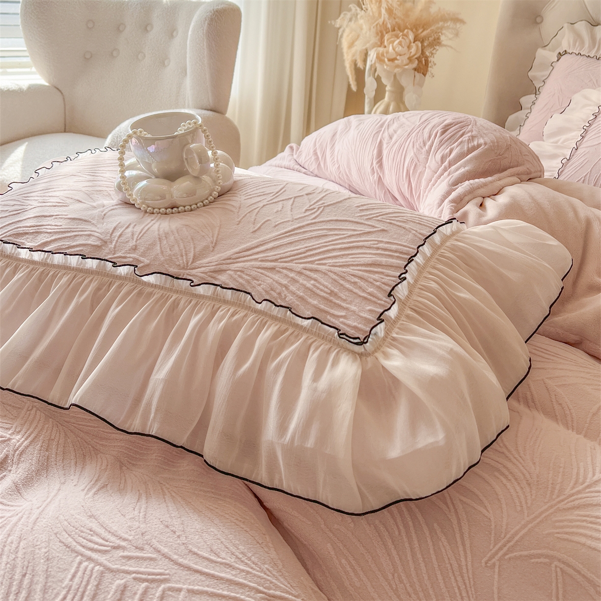 91家纺网 家纺一手货源 找家纺 （总）满座家居 2025爆款230克高克重雕花牛奶绒床盖四件套 